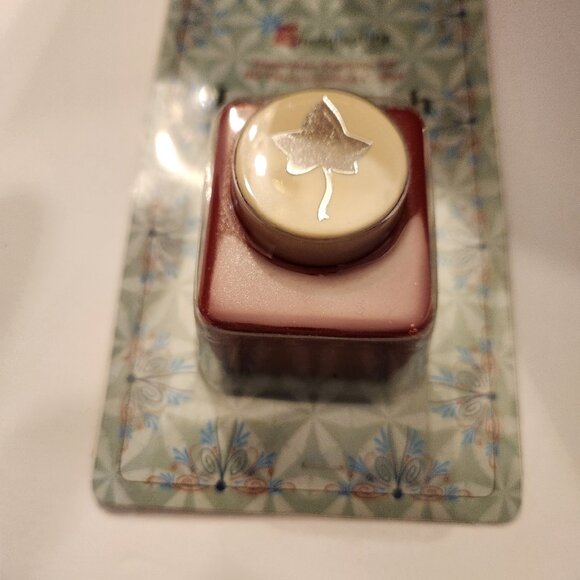 Leaf Large Hole Punch Emagination paper Scrapbook - Picture 3 of 6